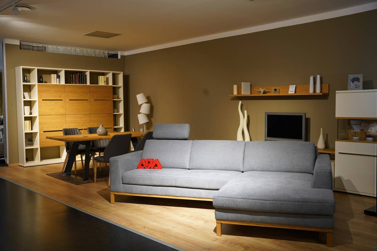 Diagram showing Bluetooth furniture hub connecting smart lights, speakers, and security sensors via mesh network
